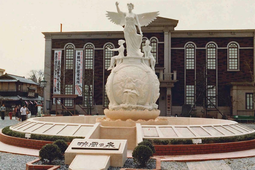 The first generation "Chin Chin Train" appears