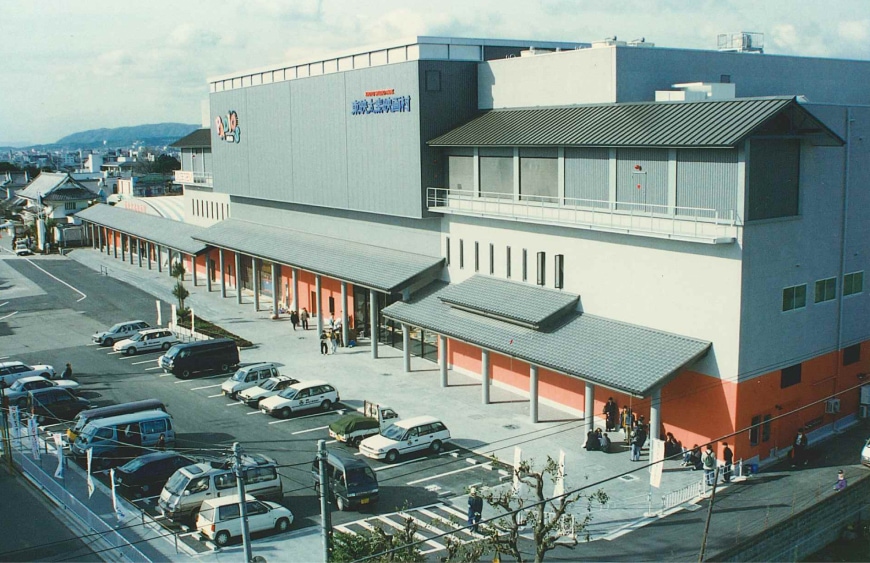 Large indoor facility "Padios" opens