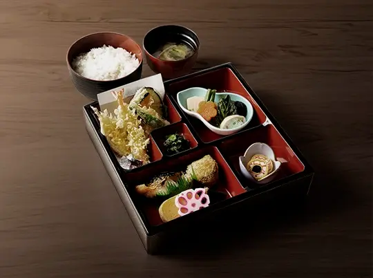 Daimyo bento (with tea)