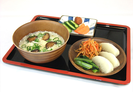Suzuhara-san's rice porridge set meal.