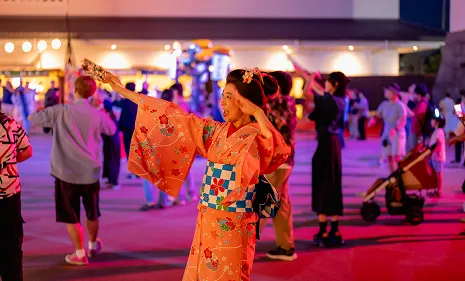 Newspaper vendor, Machimusume (town girl), police officer